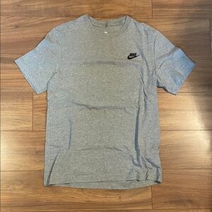 Nike Men's Gray Short Sleeve Tee